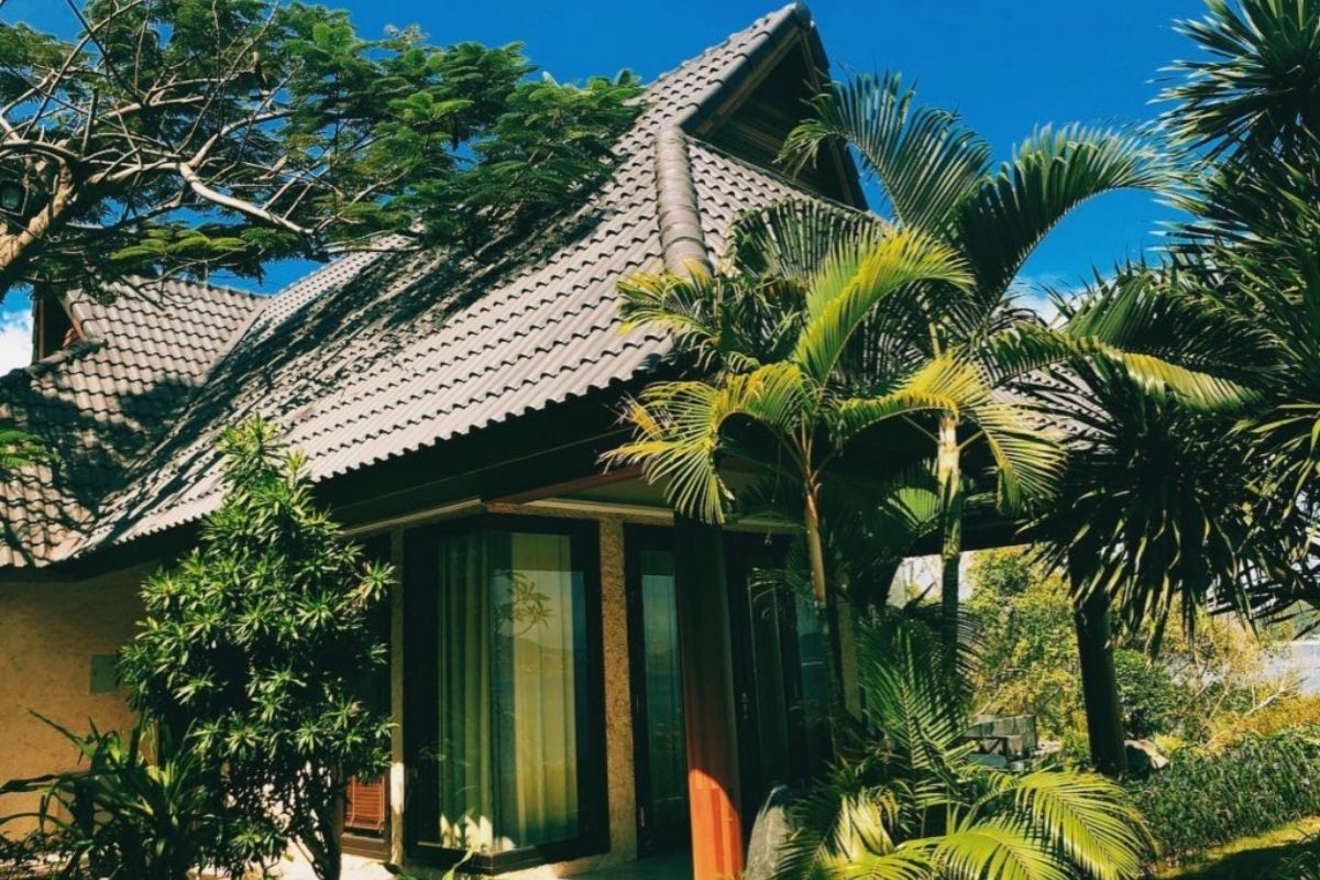Bungalow outside